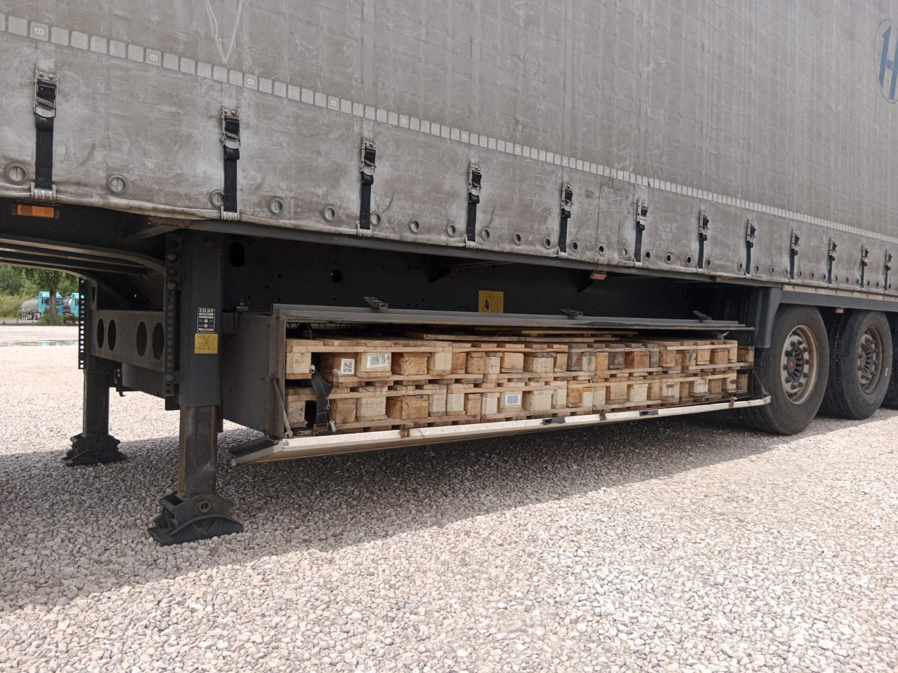 KRONE - Curtainsider semi-trailer: picture 4 KRONE - Curtainsider semi-trailer: picture 4