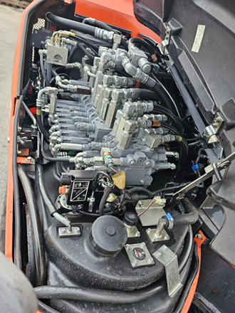 Mini excavator KUBOTA KX080-4a: picture 15