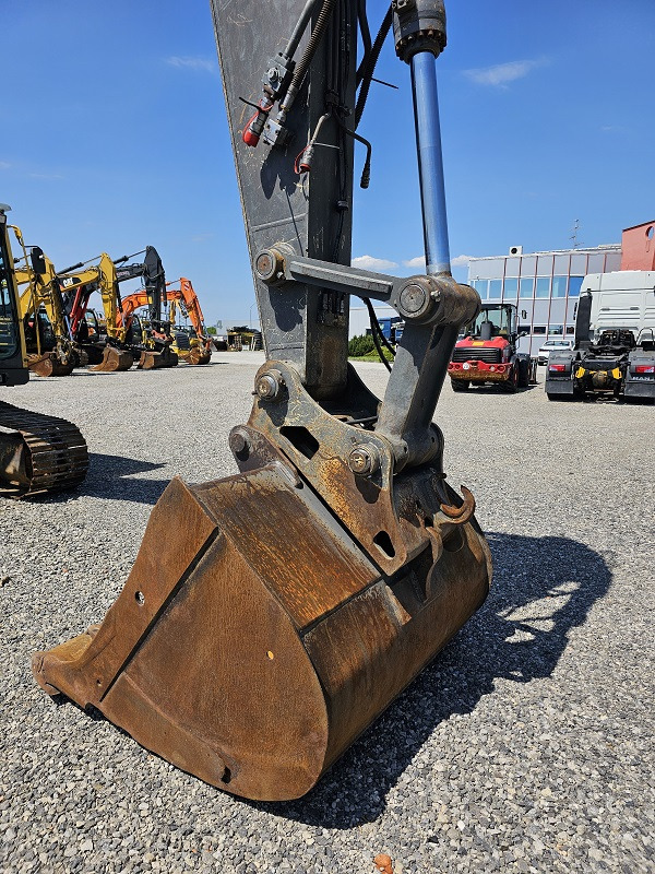 Crawler excavator VOLVO EC240BNLC: picture 19