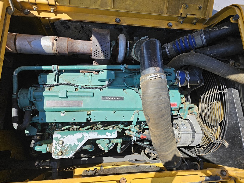 Crawler excavator VOLVO EC240BNLC: picture 14