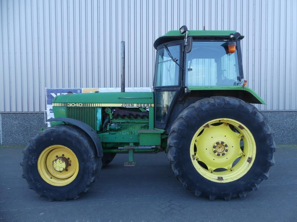 John Deere 3040 - Farm tractor: picture 1 John Deere 3040 - Farm tractor: picture 1