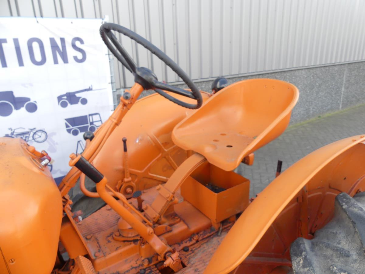 Farm tractor Someca DA50L: picture 15