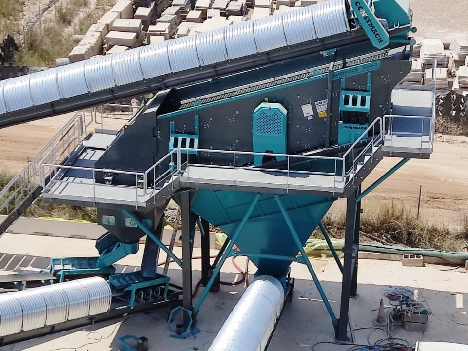 Constmach 140-180 Tph Vibrating Screen 2-3-4 Stages 1800x5000 mm - Screener: picture 3 Constmach 140-180 Tph Vibrating Screen 2-3-4 Stages 1800x5000 mm - Screener: picture 3