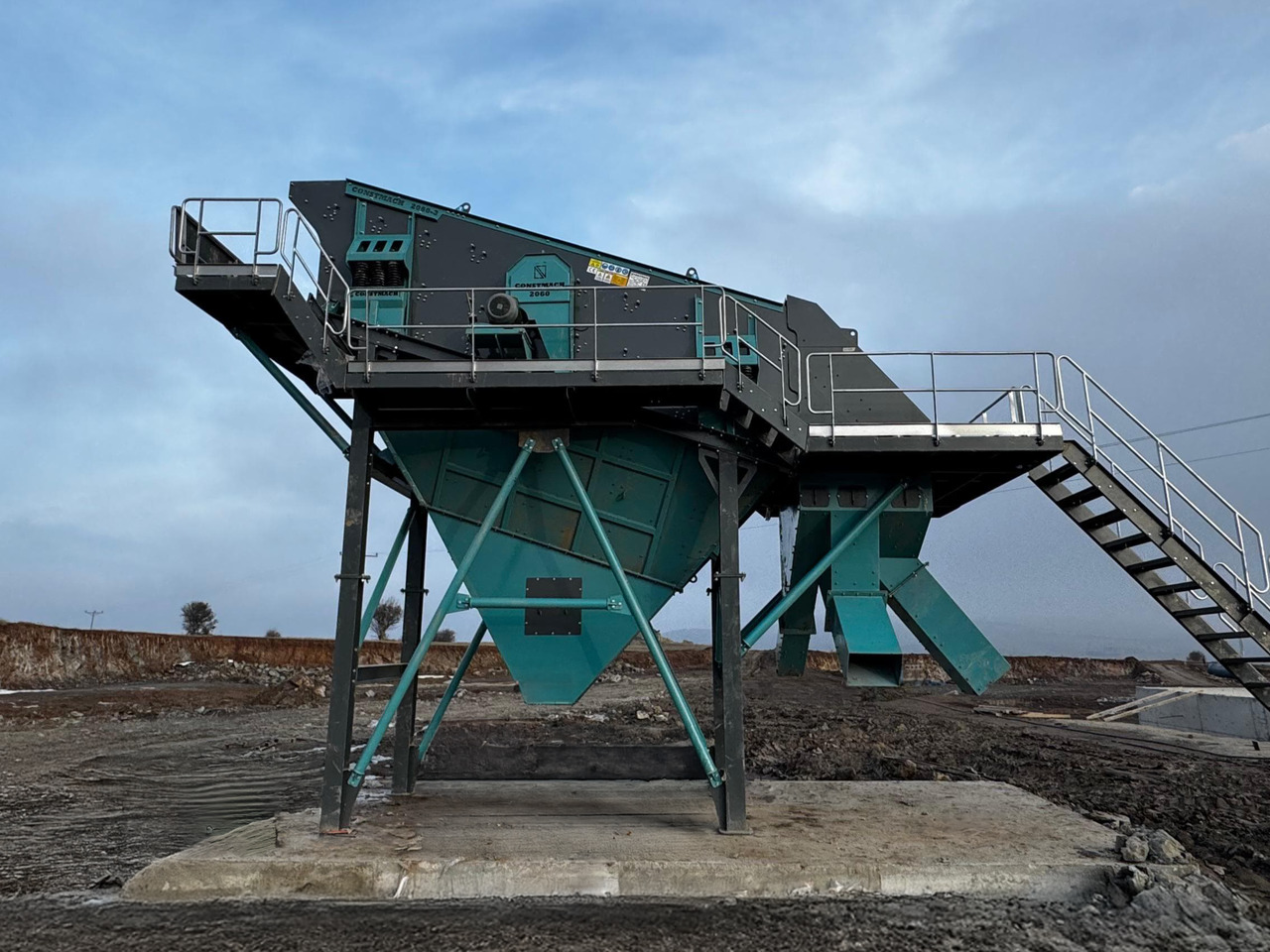 Constmach Schwingsieb Anlagen 70-95 t/h 2-3-4 Stufen 1200x4000 mm - Screener: picture 2 Constmach Schwingsieb Anlagen 70-95 t/h 2-3-4 Stufen 1200x4000 mm - Screener: picture 2