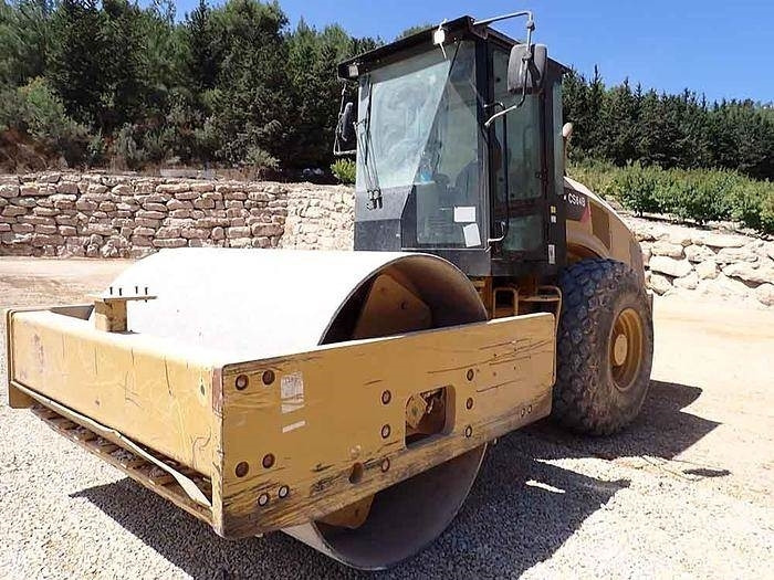 CAT CS64B - Plate compactor: picture 1 CAT CS64B - Plate compactor: picture 1