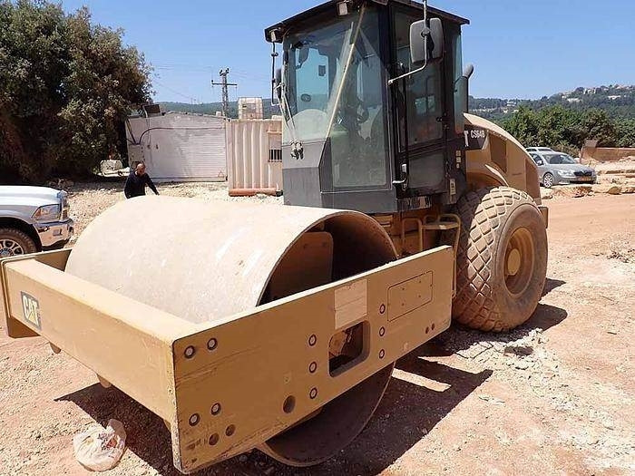 CAT CS64B - Plate compactor: picture 2 CAT CS64B - Plate compactor: picture 2