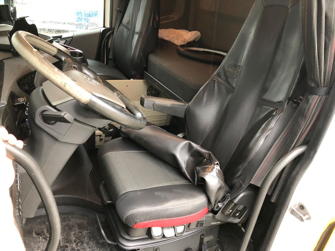 Tanker truck Volvo FH420 Tridem*ADR*3 Kammern 26700LT*ROHR*Sening: picture 22 Tanker truck Volvo FH420 Tridem*ADR*3 Kammern 26700LT*ROHR*Sening: picture 22