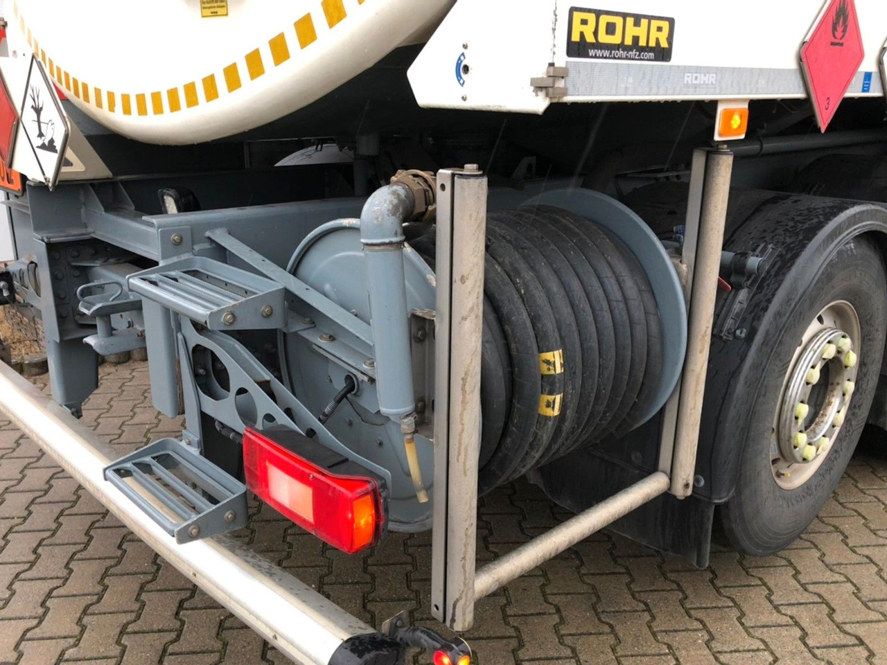 Tanker truck Volvo FH420 Tridem*ADR*3 Kammern 26700LT*ROHR*Sening: picture 10 Tanker truck Volvo FH420 Tridem*ADR*3 Kammern 26700LT*ROHR*Sening: picture 10