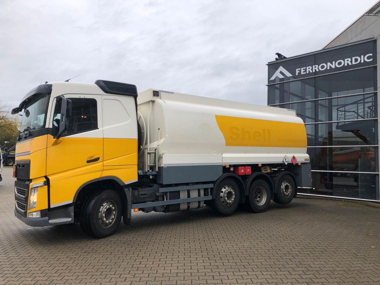 Tanker truck Volvo FH420 Tridem*ADR*3 Kammern 26700LT*ROHR*Sening: picture 6 Tanker truck Volvo FH420 Tridem*ADR*3 Kammern 26700LT*ROHR*Sening: picture 6