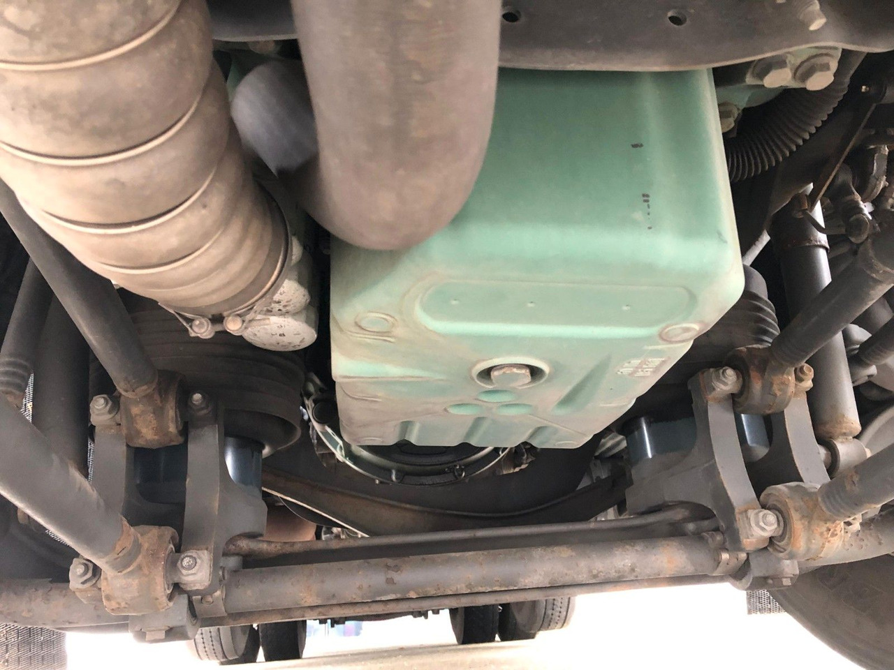 Tanker truck Volvo FH420 Tridem*ADR*3 Kammern 26700LT*ROHR*Sening: picture 28 Tanker truck Volvo FH420 Tridem*ADR*3 Kammern 26700LT*ROHR*Sening: picture 28