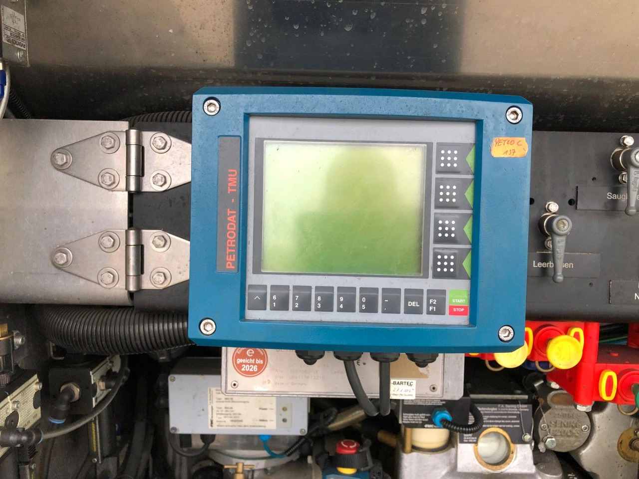 Tanker truck Volvo FH420 Tridem*ADR*3 Kammern 26700LT*ROHR*Sening: picture 18 Tanker truck Volvo FH420 Tridem*ADR*3 Kammern 26700LT*ROHR*Sening: picture 18