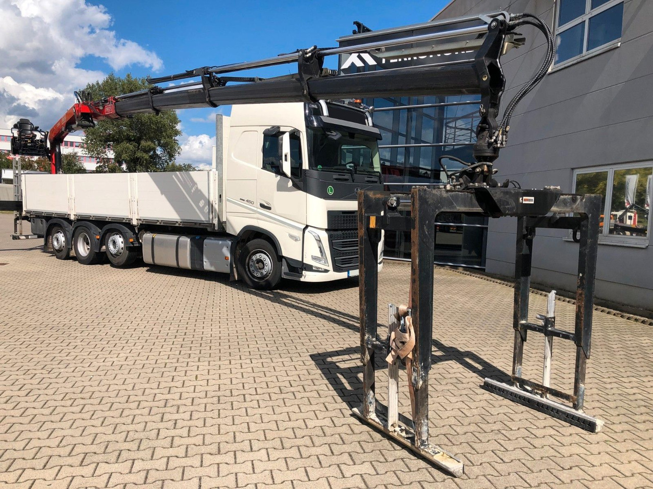 Volvo FH460 8x2 TRIDEM VLA&NLA gelenkt*FASSI F215AS.24 - Dropside/ Flatbed truck, Crane truck: picture 3 Volvo FH460 8x2 TRIDEM VLA&NLA gelenkt*FASSI F215AS.24 - Dropside/ Flatbed truck, Crane truck: picture 3