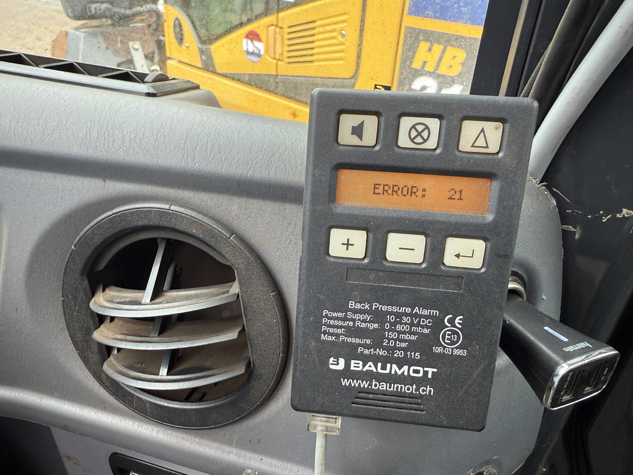 Wheel loader KOMATSU WA200PZ-6: picture 11