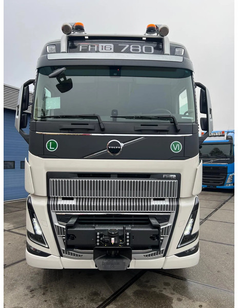 Volvo FH 16 780 8×4 - Tractor unit: picture 4 Volvo FH 16 780 8×4 - Tractor unit: picture 4