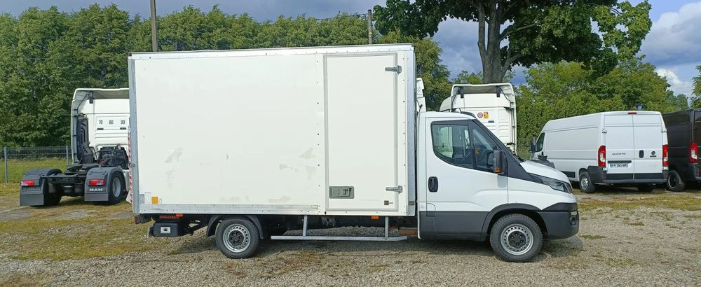 Iveco Daily 35S16 - Closed box van: picture 4 Iveco Daily 35S16 - Closed box van: picture 4