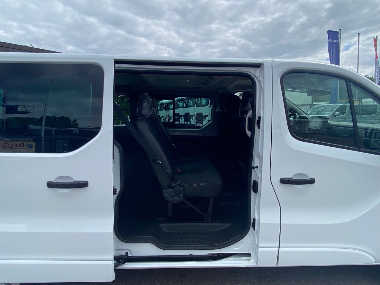 Minibus, People carrier Renault TRAFIC RED KOMBI: picture 7