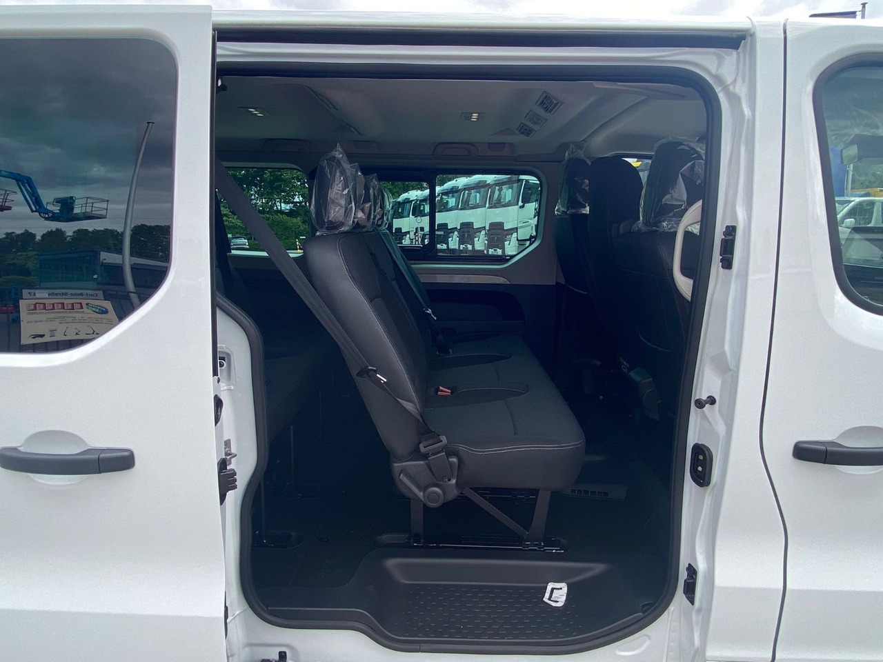 Minibus, People carrier Renault TRAFIC RED KOMBI: picture 6