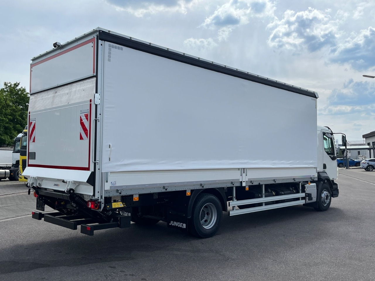 Volvo FL 14.245 Junge Schiebeplanenaufbau LBW - Curtain side truck: picture 5 Volvo FL 14.245 Junge Schiebeplanenaufbau LBW - Curtain side truck: picture 5