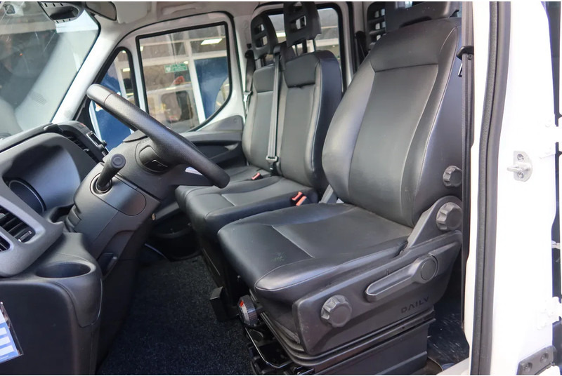 Iveco Daily 35C16 HI Matic Dubbele cabine open 7 persoons uitvoering. Dubbel lucht achter as. 3.0 L motor - Commercial vehicle, Crew cab van: picture 4 Iveco Daily 35C16 HI Matic Dubbele cabine open 7 persoons uitvoering. Dubbel lucht achter as. 3.0 L motor - Commercial vehicle, Crew cab van: picture 4