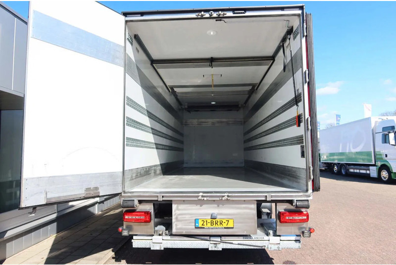 DAF CF 300 Koel/Vries Carrier iceland + Dhollandia 2500KG klep trenn wand - Refrigerated truck: picture 3 DAF CF 300 Koel/Vries Carrier iceland + Dhollandia 2500KG klep trenn wand - Refrigerated truck: picture 3