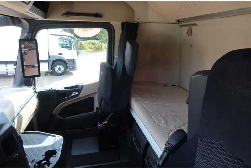 Mercedes-Benz Actros 2642 LL Giga Space Wisselbare opbouw/chassis cabine + lift as - Container transporter/ Swap body truck: picture 4 Mercedes-Benz Actros 2642 LL Giga Space Wisselbare opbouw/chassis cabine + lift as - Container transporter/ Swap body truck: picture 4
