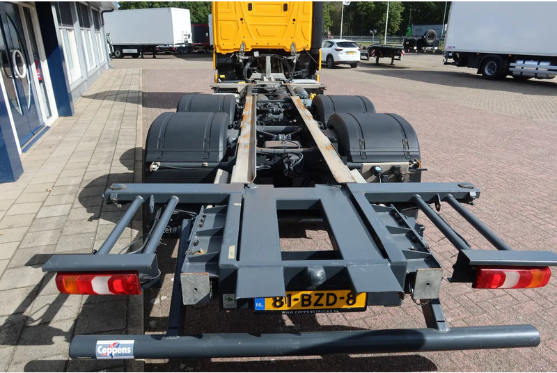 Mercedes-Benz Actros 2642 LL Giga Space Wisselbare opbouw/chassis cabine + lift as - Container transporter/ Swap body truck: picture 3 Mercedes-Benz Actros 2642 LL Giga Space Wisselbare opbouw/chassis cabine + lift as - Container transporter/ Swap body truck: picture 3