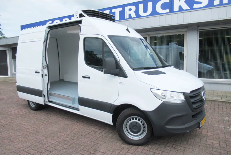 Mercedes-Benz Sprinter 317 CDI Koel / Vries/ verwarmen Carrier Xarios 350 + 220 volt nacht stekkerL2/H2 - Refrigerated delivery van: picture 2 Mercedes-Benz Sprinter 317 CDI Koel / Vries/ verwarmen Carrier Xarios 350 + 220 volt nacht stekkerL2/H2 - Refrigerated delivery van: picture 2