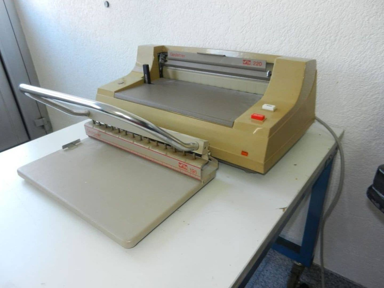 Gestetner 220 - Binding machine: picture 3 Gestetner 220 - Binding machine: picture 3