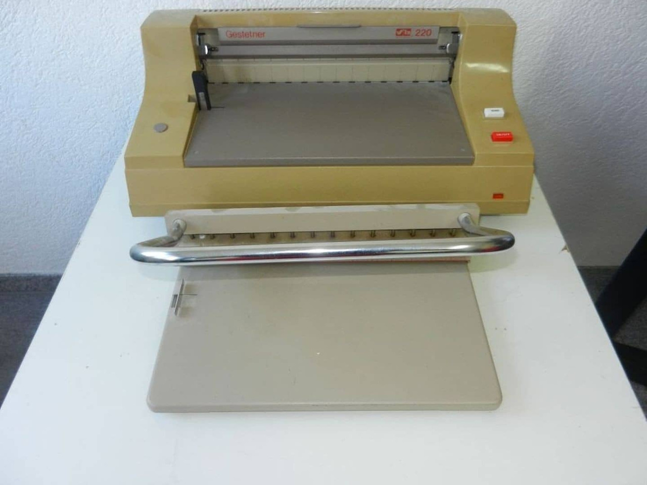 Gestetner 220 - Binding machine: picture 1 Gestetner 220 - Binding machine: picture 1