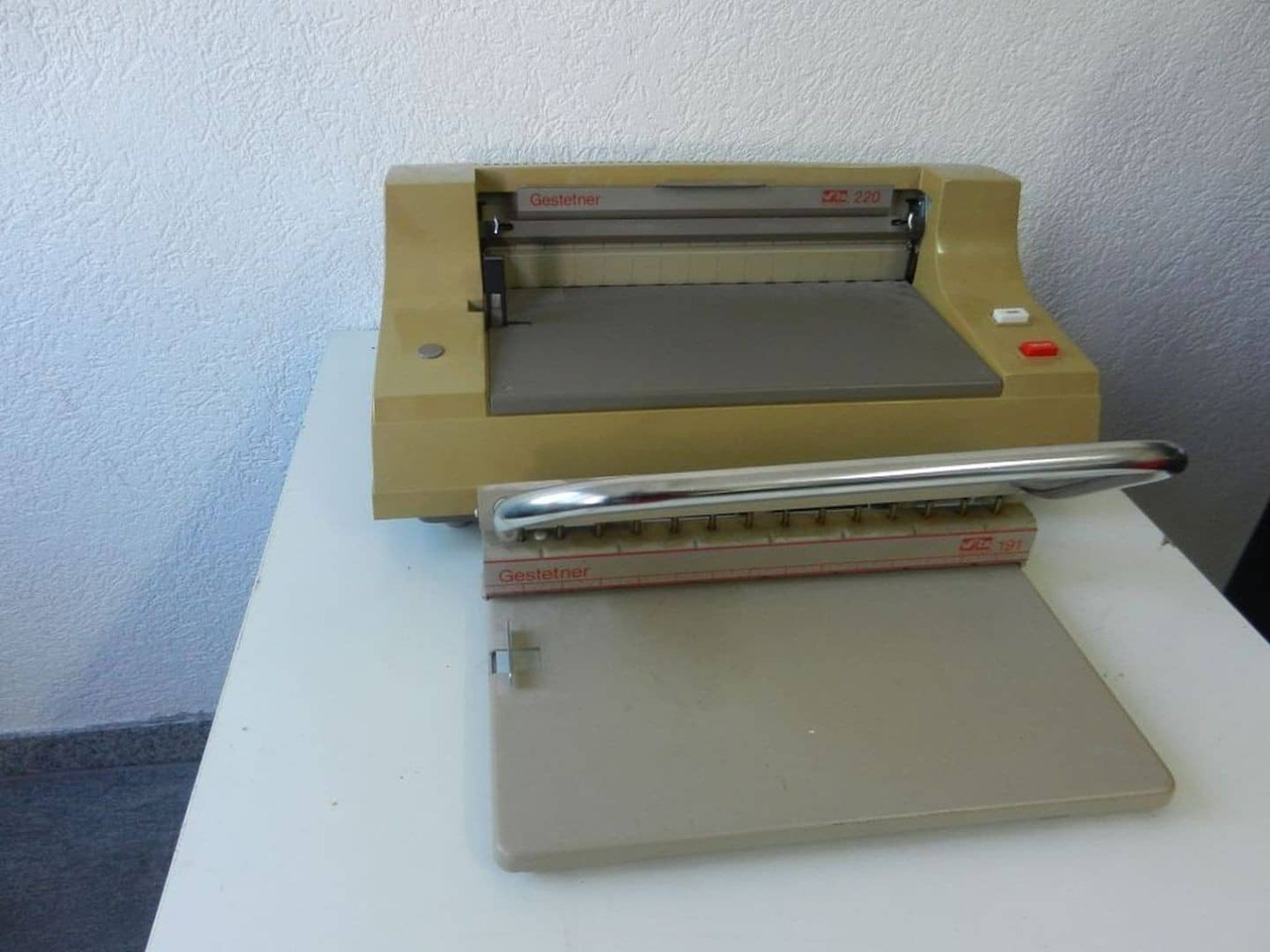 Gestetner 220 - Binding machine: picture 2 Gestetner 220 - Binding machine: picture 2