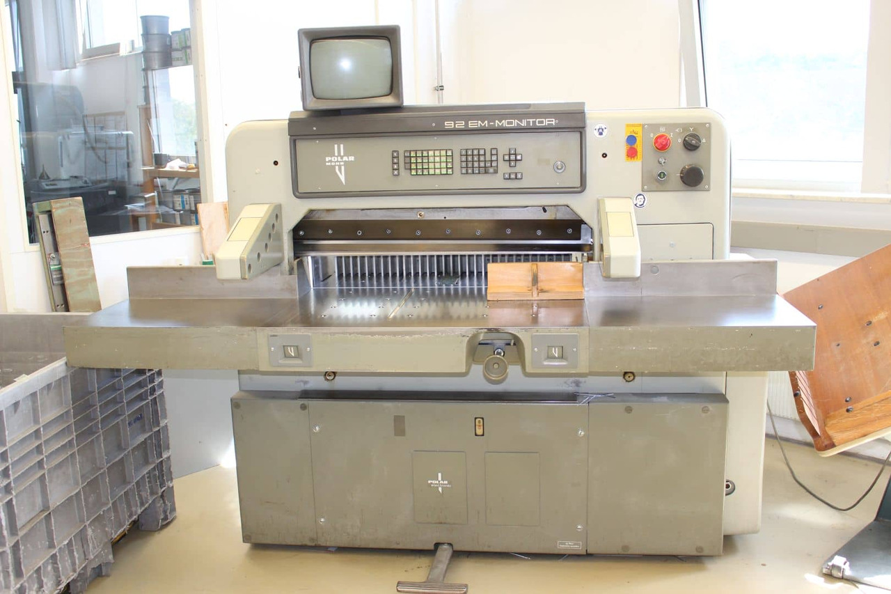 Polar 92 EM-MON - Paper cutting machine: picture 1 Polar 92 EM-MON - Paper cutting machine: picture 1