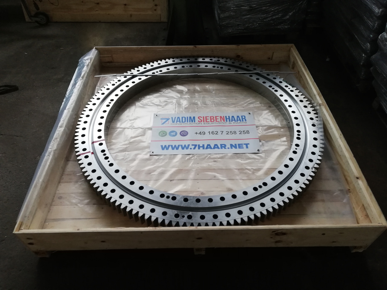 Terex Demag AC 535, AC 180, AC 200 64258040 - Slewing ring for Mobile crane: picture 1 Terex Demag AC 535, AC 180, AC 200 64258040 - Slewing ring for Mobile crane: picture 1