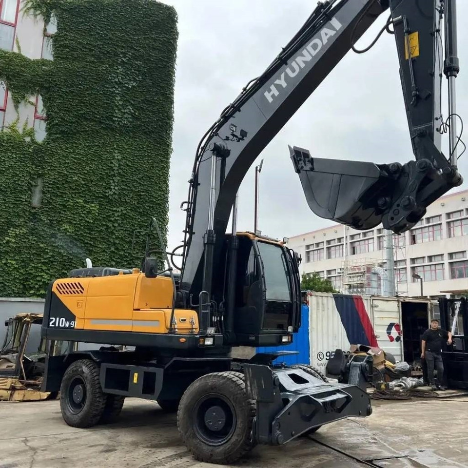 Hyundai R210W-9 - Wheel excavator: picture 2 Hyundai R210W-9 - Wheel excavator: picture 2