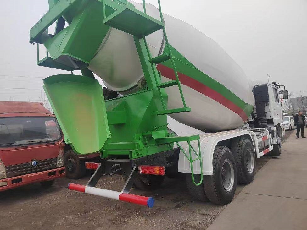 Shacman F3000 6X4 - Concrete mixer truck: picture 3 Shacman F3000 6X4 - Concrete mixer truck: picture 3