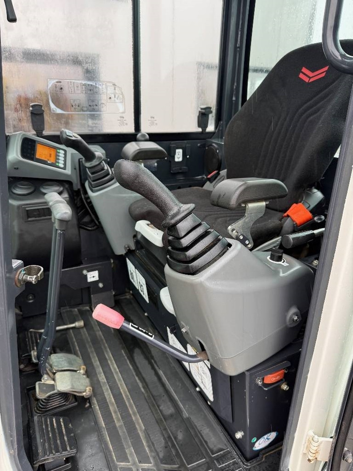 Mini excavator Yanmar Vio 23: picture 8