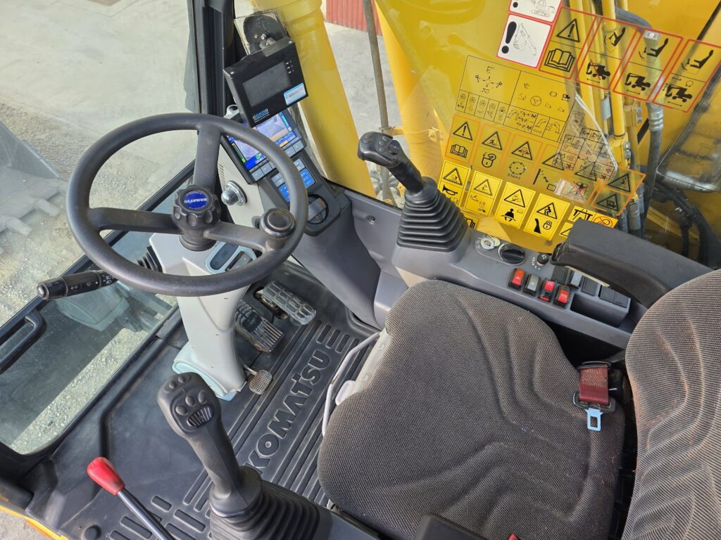 Wheel excavator KOMATSU PW148-11: picture 9
