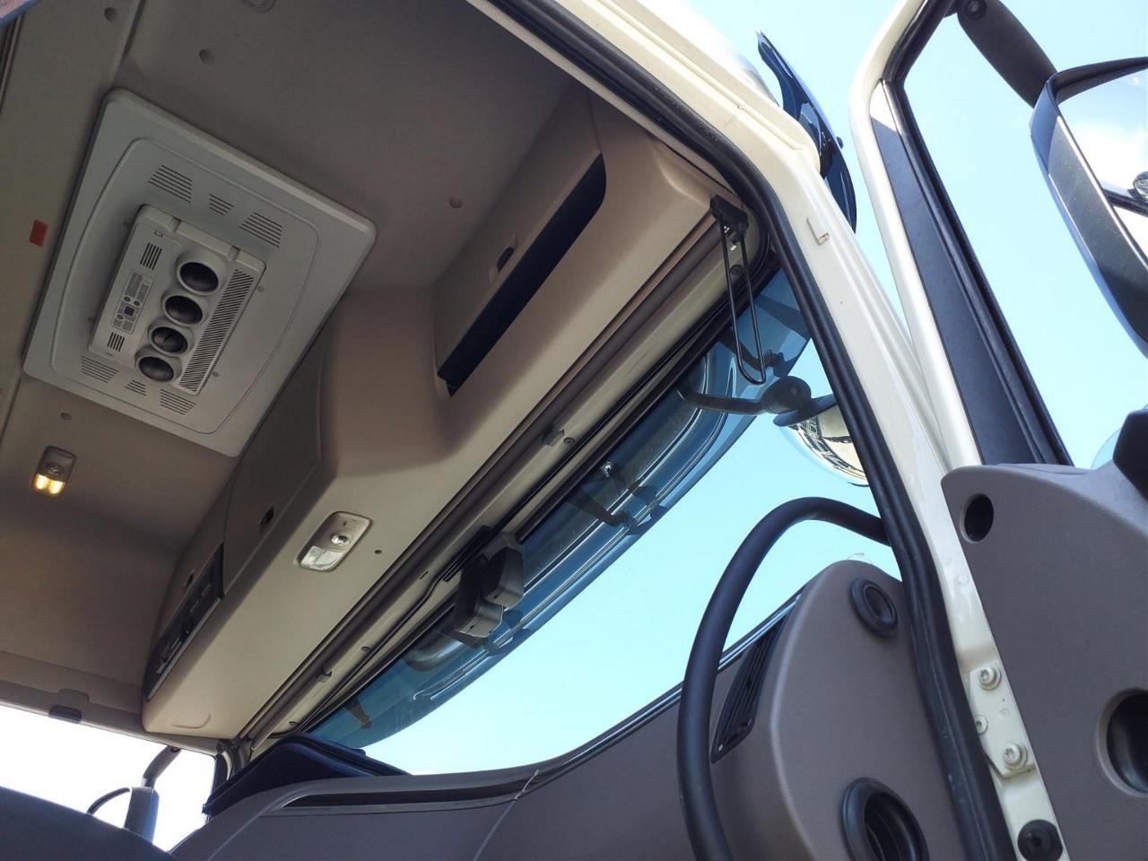 DAF XF480 - Tractor unit: picture 1 DAF XF480 - Tractor unit: picture 1