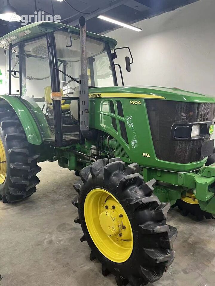 John Deere 1404 - Farm tractor: picture 1 John Deere 1404 - Farm tractor: picture 1