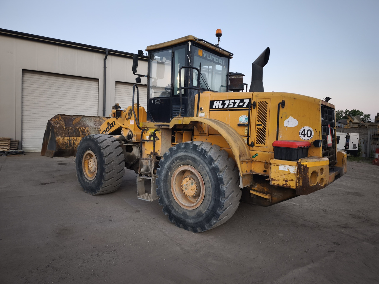 HYUNDAI 757-7 - Wheel loader: picture 4 HYUNDAI 757-7 - Wheel loader: picture 4