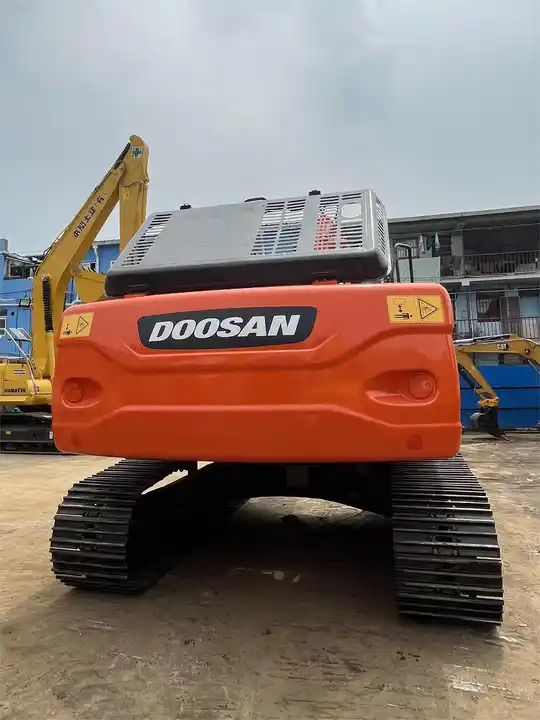 Cheap Used Korea Brand Doosan DX225LC 20 ton Excavator - Crawler excavator: picture 2 Cheap Used Korea Brand Doosan DX225LC 20 ton Excavator - Crawler excavator: picture 2