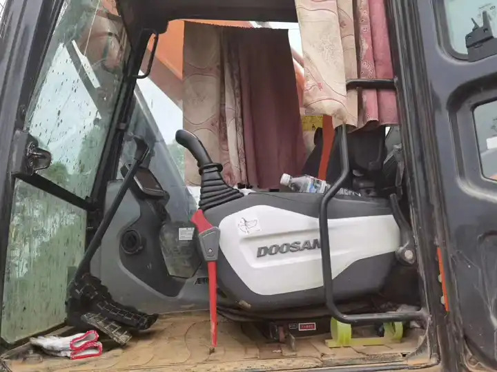 High Quality Second Hand Doosan Dx420 Excavator,Efficient,Energy-saving,And Suitable For Crushing Used Hand Excavators - Crawler excavator: picture 4 High Quality Second Hand Doosan Dx420 Excavator,Efficient,Energy-saving,And Suitable For Crushing Used Hand Excavators - Crawler excavator: picture 4