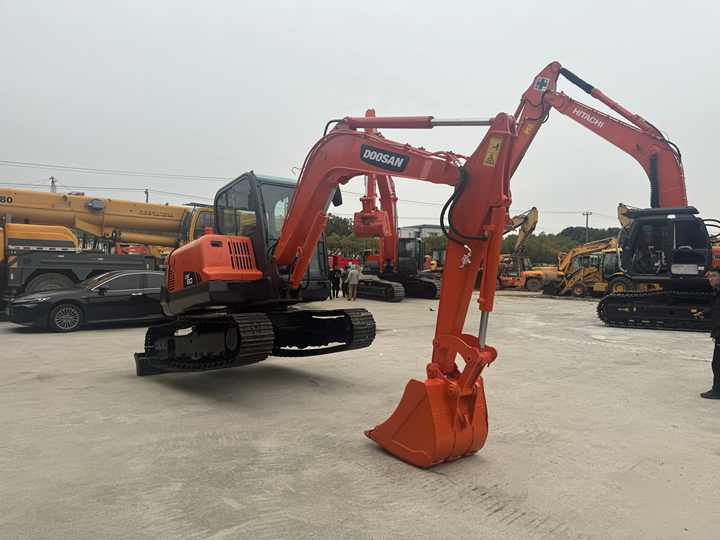 High Quality and Low Price Used Doosan Dx60 Dx75 Dx80 Crawler Excavator in Good Condition 6-ton Mini 6t Excavator for Sale - Crawler excavator: picture 5 High Quality and Low Price Used Doosan Dx60 Dx75 Dx80 Crawler Excavator in Good Condition 6-ton Mini 6t Excavator for Sale - Crawler excavator: picture 5