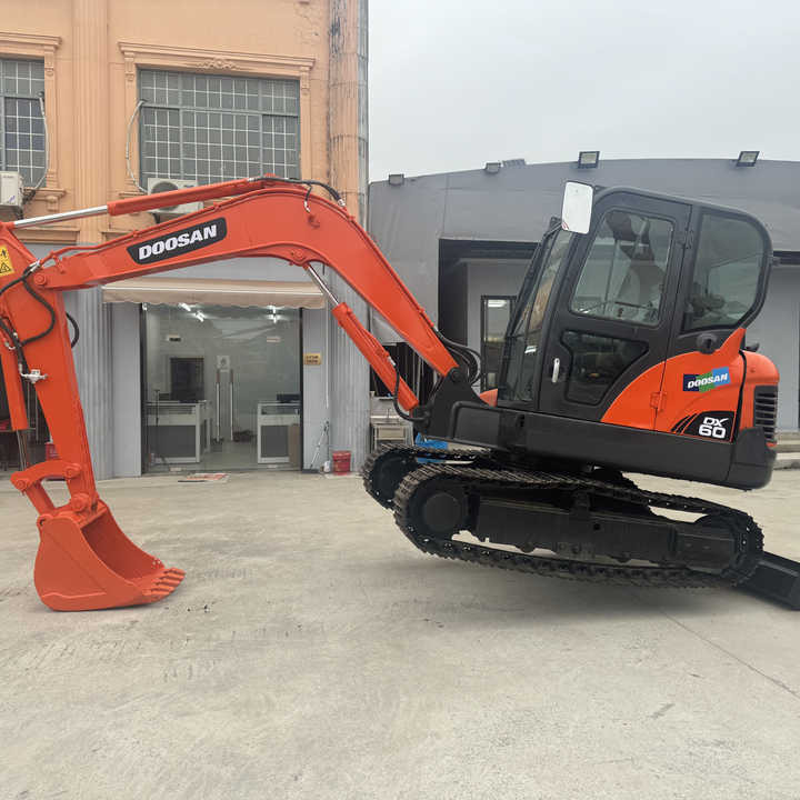 Nice Performance 6t Small Used Excavator,Original Korea Doosan Used Excavators Doosan Dx60 for Sale - Crawler excavator: picture 1 Nice Performance 6t Small Used Excavator,Original Korea Doosan Used Excavators Doosan Dx60 for Sale - Crawler excavator: picture 1