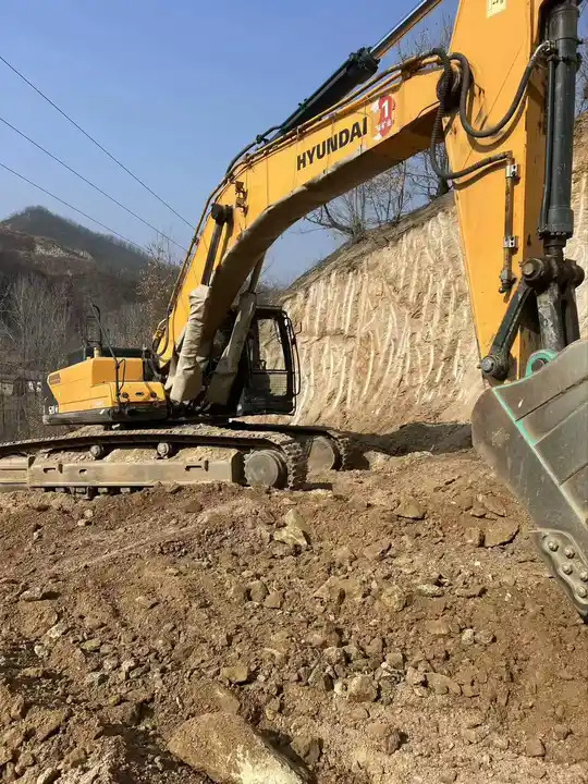 Original Used Equipment Heavy Duty 50 Ton Hyundai 520 Good Quality High Quality Hyundai 520vs Excavator In Shanghai - Crawler excavator: picture 2 Original Used Equipment Heavy Duty 50 Ton Hyundai 520 Good Quality High Quality Hyundai 520vs Excavator In Shanghai - Crawler excavator: picture 2