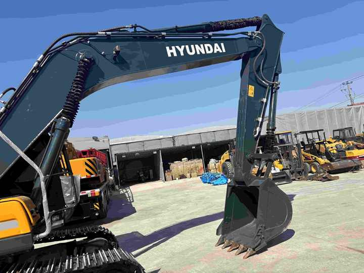 Original Used Korea 22ton Hyundai 220lc-9s 225lc-9t Excavator for Sale in Good Condition and Low Working Time - Excavator: picture 2 Original Used Korea 22ton Hyundai 220lc-9s 225lc-9t Excavator for Sale in Good Condition and Low Working Time - Excavator: picture 2