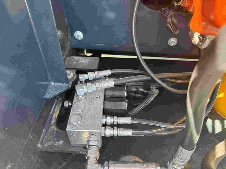 Original Used Made in Korea 22ton Hyundai 220lc-9s 225lc-9t Excavator for Sale in Good Condition and Low Working Time - Excavator: picture 3 Original Used Made in Korea 22ton Hyundai 220lc-9s 225lc-9t Excavator for Sale in Good Condition and Low Working Time - Excavator: picture 3