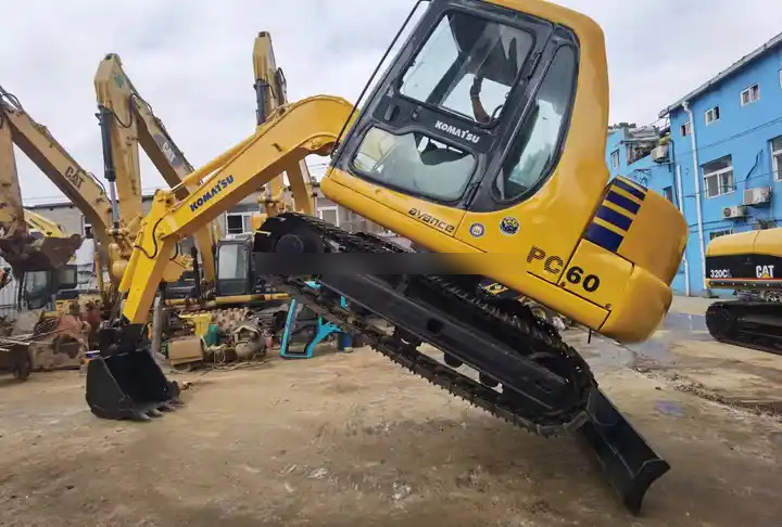 Second hand Komatsu PC60-7 excavator in good condition for sale - Crawler excavator: picture 2 Second hand Komatsu PC60-7 excavator in good condition for sale - Crawler excavator: picture 2