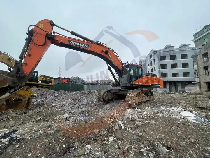 USED KOREA BRAND DOOSAN EXCAVATOR DX520LC DX520LC-9 C HYDRAULIC BIG DIGGER GOOD CONDITION FOR SALE - Excavator: picture 3 USED KOREA BRAND DOOSAN EXCAVATOR DX520LC DX520LC-9 C HYDRAULIC BIG DIGGER GOOD CONDITION FOR SALE - Excavator: picture 3