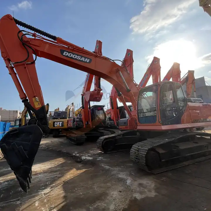 Used Doosan Dx300 Excavator Heavy Large Construction Equipment With Good Condition Original Korea For Sale - Crawler excavator: picture 2 Used Doosan Dx300 Excavator Heavy Large Construction Equipment With Good Condition Original Korea For Sale - Crawler excavator: picture 2