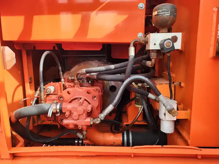 Well-maintained Cheap Price Korea Original Used Doosan Dh150,Dh150lc-7 Crawler Excavator in Shanghai - Crawler excavator: picture 3 Well-maintained Cheap Price Korea Original Used Doosan Dh150,Dh150lc-7 Crawler Excavator in Shanghai - Crawler excavator: picture 3